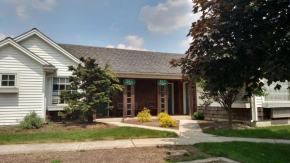 Отель Spruce Lane Lodge and Cottages  Смоктаун